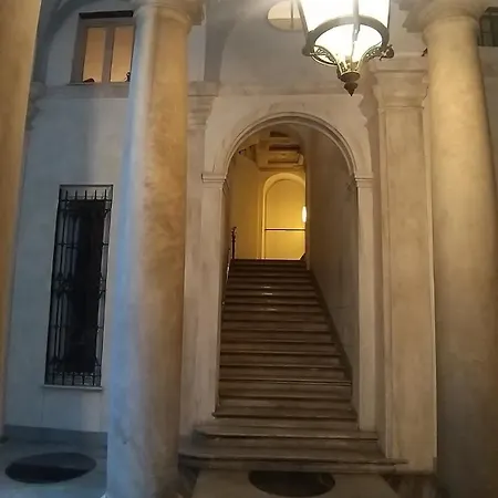 Smiths & Herreros Apartment Genoa